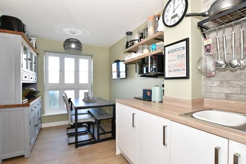 12 Lodding Salts Road, Gravesend, DA12 2FD