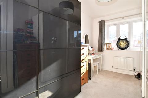 12 Lodding Salts Road, Gravesend, DA12 2FD