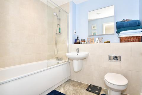 12 Lodding Salts Road, Gravesend, DA12 2FD