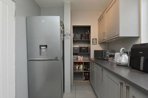 20/4 Captains Drive, Edinburgh, EH16 6QW