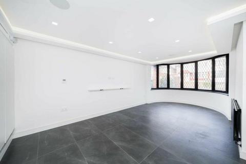 5 bedroom detached house to rent, Forestdale, Southgate