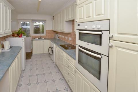 15 Arnold Close, West Moors, Ferndown, BH22 0LD