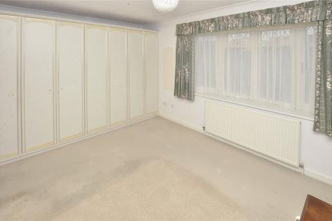 15 Arnold Close, West Moors, Ferndown, BH22 0LD