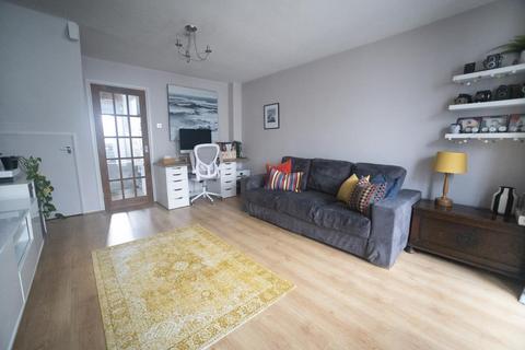 28 Grenville Way, Thame, OX9 3YN