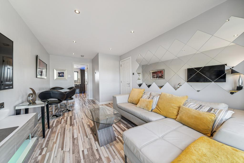 Mavisbank Gardens, Flat 3/2, Festival Park, Glasgow, G51 1HN 2 bed flat