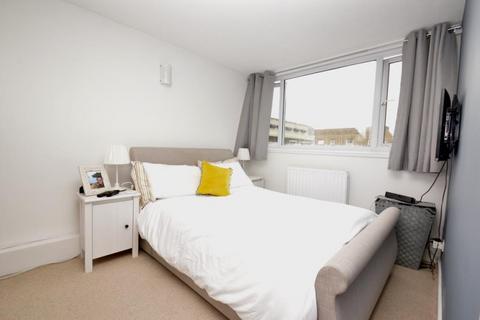 3 bedroom apartment for sale, Athlone Square, Windsor