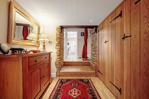4 bedroom cottage for sale, Roundtown Banbury Aynho, Oxfordshire, OX17 3BH