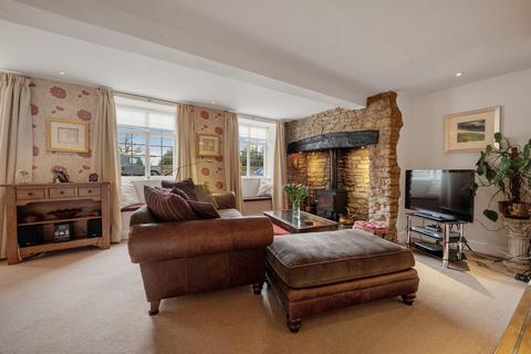 4 bedroom cottage for sale, Roundtown Banbury Aynho, Oxfordshire, OX17 3BH