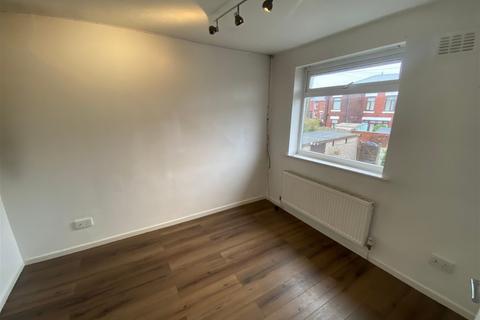 62 Arnside Avenue, Chadderton, Oldham, OL9 9DJ