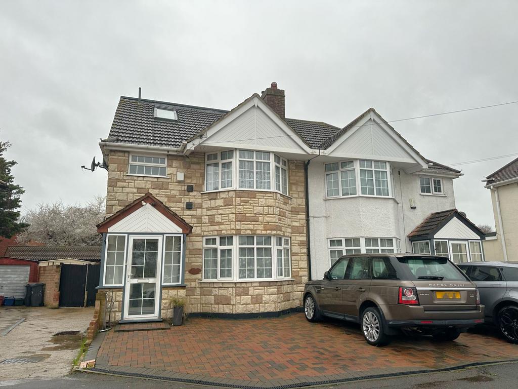 Munster Avenue Hounslow Greater London Tw4 4 Bed Semi Detached House