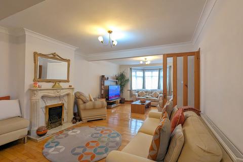 4 bedroom semi-detached house for sale, Munster Avenue, Hounslow, Greater London, TW4