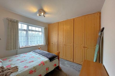 4 bedroom semi-detached house for sale, Munster Avenue, Hounslow, Greater London, TW4
