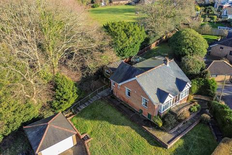 3 bedroom detached bungalow for sale - GLEN ROAD, SARISBURY GREEN. AUCTION GUIDE PRICE £450,000