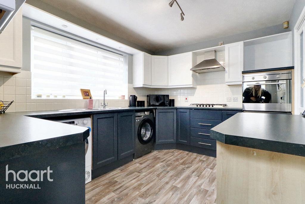 Jenny Burton Way, Hucknall, Nottingham 3 bed detached house £270,000