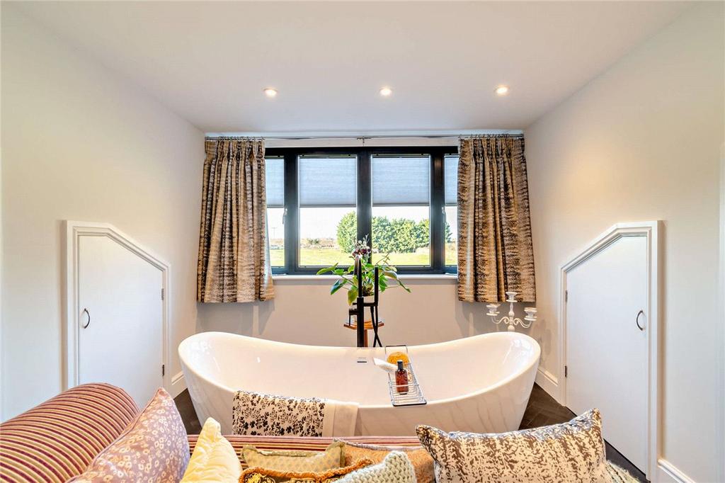 Alcove Rolltop Bath