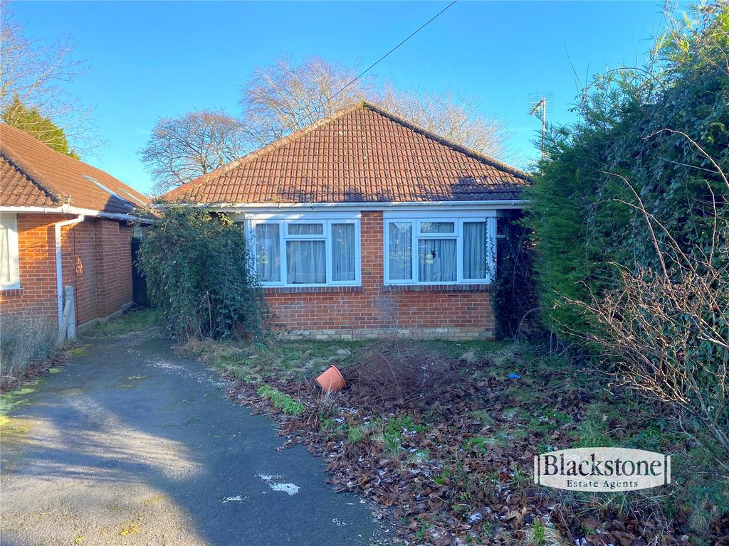 Leybourne Avenue, Northbourne, Bournemouth, Dorset, BH10 2 bed bungalow for sale £300,000