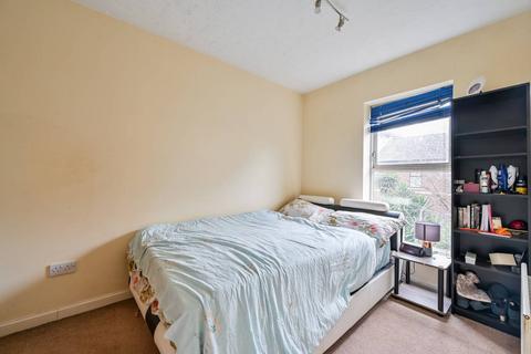 3 bedroom terraced house for sale - Hardy Avenue, Silvertown, London, E16