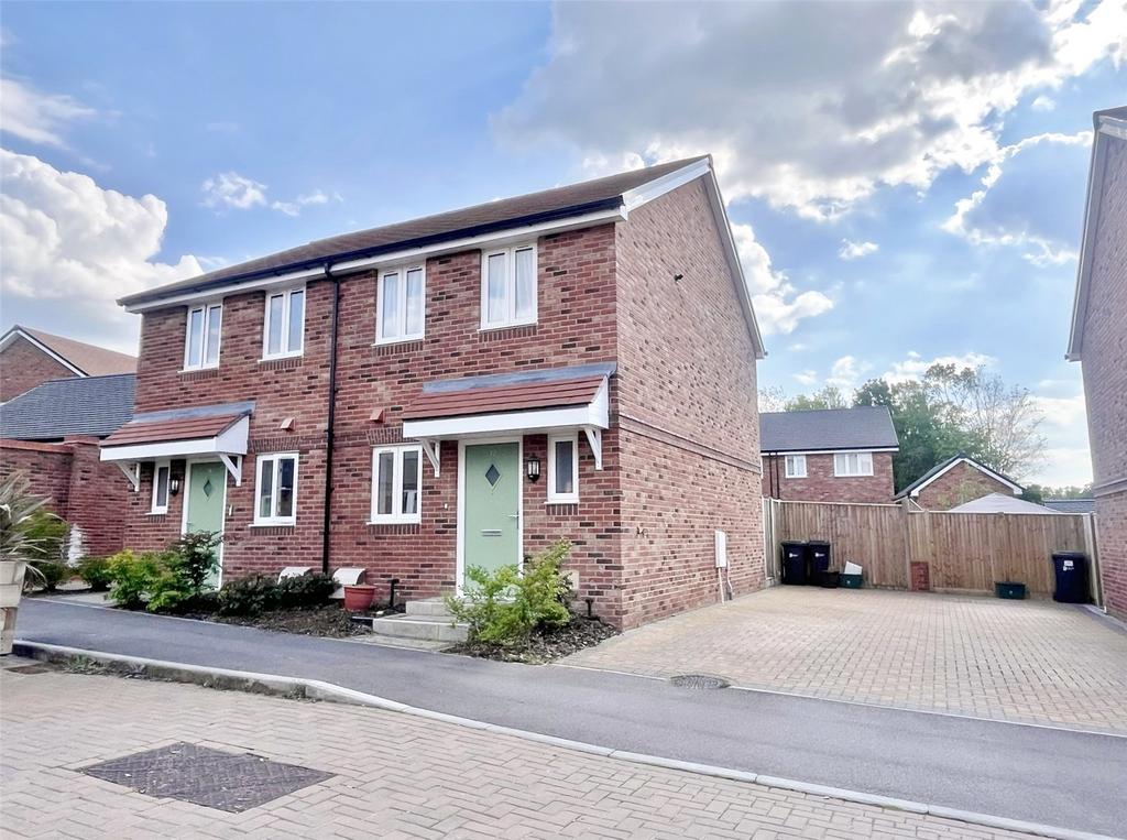 Gamekeeper Way, Verwood, Dorset, BH31 2 bed semidetached house for