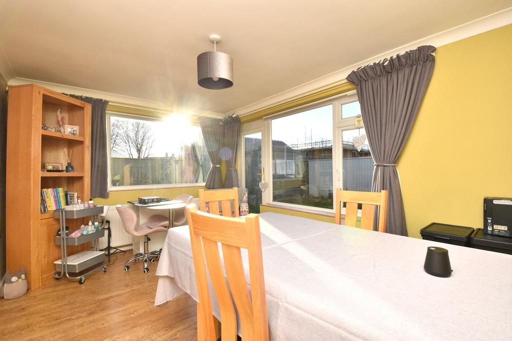 Ascot Drive, Felixstowe, IP11 4 bed bungalow - £375,000