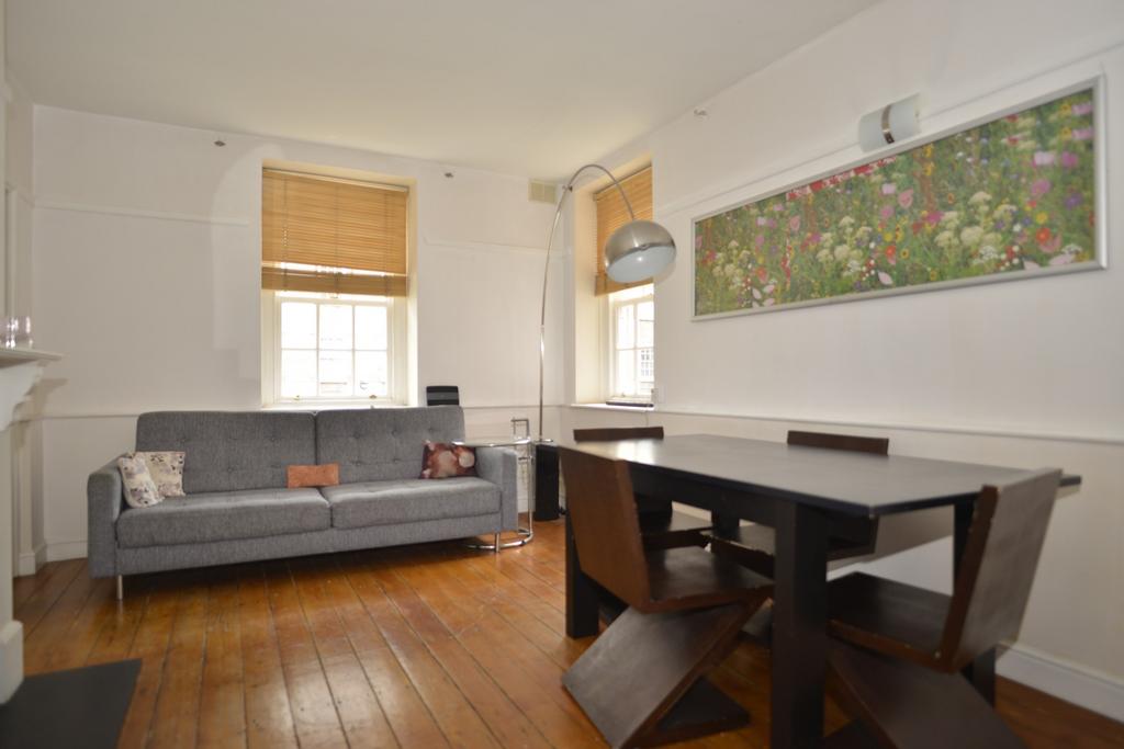 Schomberg House, Page Street... 2 bed apartment £2,500 pcm (£577 pw)