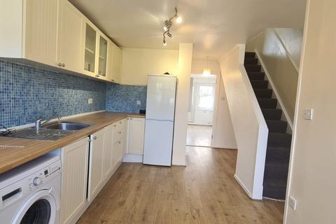 3 bedroom apartment to rent, Belvoir Close, Eltham