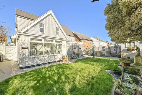 4 bedroom detached house for sale, Alma Road, Herne Bay