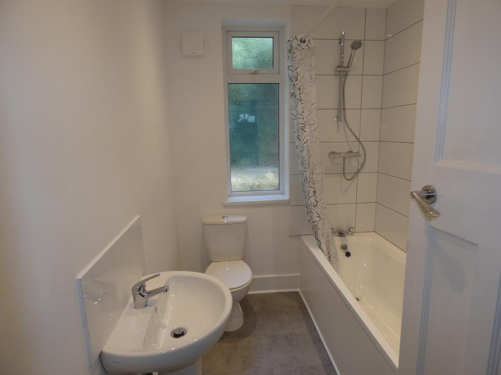Shaftesbury Grove, Heaton 2 bed flat £950 pcm (£219 pw)