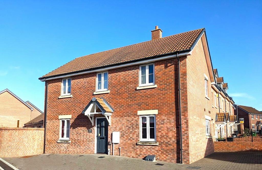 St Andrews Ridge, Swindon SN25 4 bed detached house £385,000