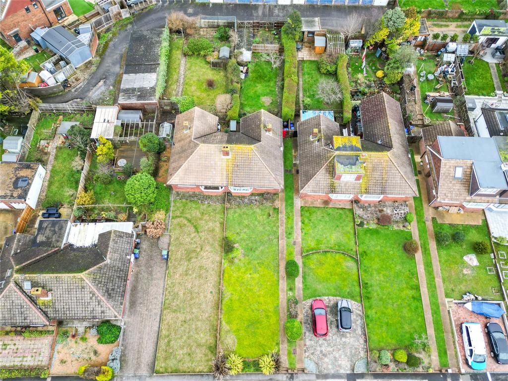 Holmbush Way, Southwick, Brighton, West Sussex, BN42 2 bed bungalow for