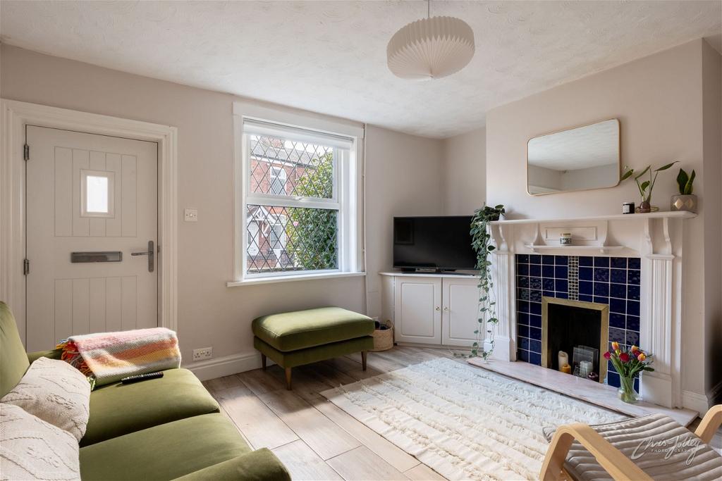 Chester Road, Hazel Grove, Stockport SK7 5NU 2 bed terraced house for