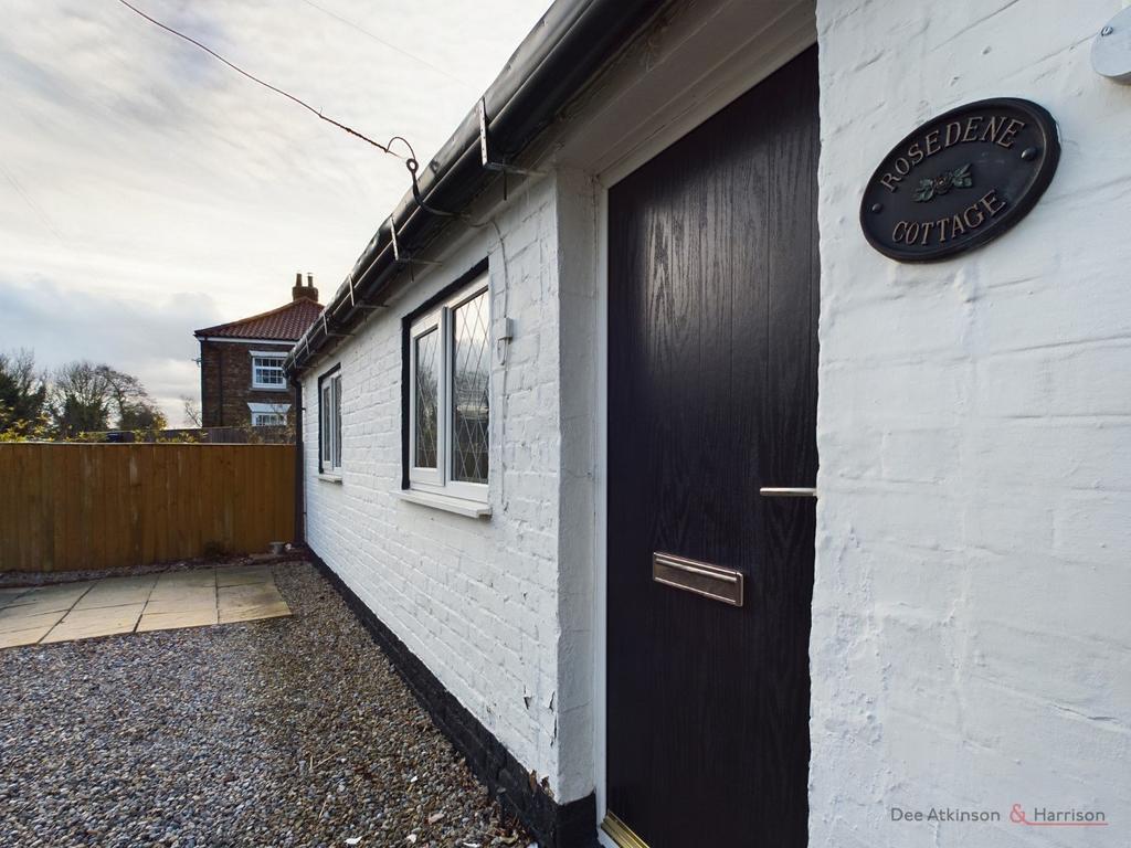 1 Bedroom Detached Bungalow - For Sale