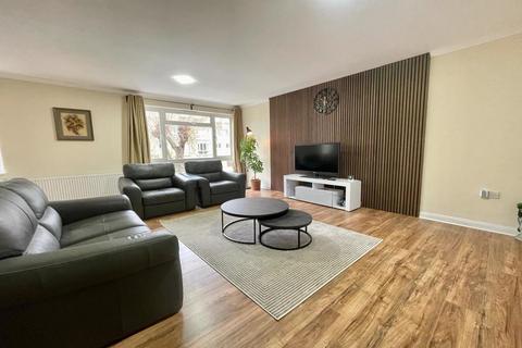 4 bedroom terraced house to rent, Turnpike Link, Croydon, Surrey
