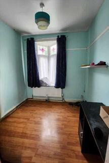 1 bedroom in a house share to rent, Somersby Gardens, Ilford