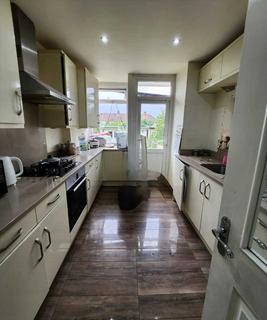 1 bedroom in a house share to rent, Somersby Gardens, Ilford