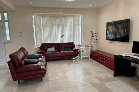 5 bedroom semi-detached house to rent, Somersby Gardens, Ilford