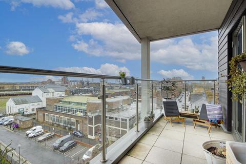 2 bedroom flat for sale, Hammond Court, Isle of Dogs E14