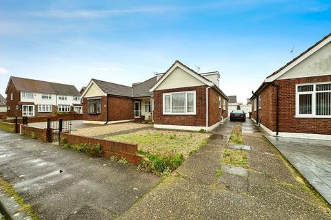 3 bedroom chalet for sale, Hillview Gardens, Stanford-Le-Hope, SS17