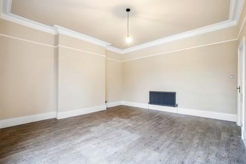 2 bedroom flat for sale, Skipton Road, Ilkley, West Yorkshire, LS29
