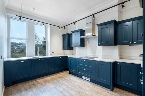 2 bedroom flat for sale, Skipton Road, Ilkley, West Yorkshire, LS29