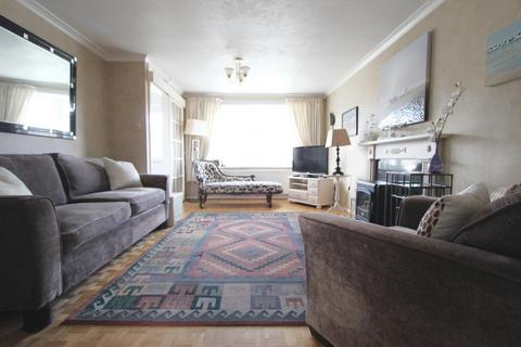 14 Hanover Close, Walmer, Deal, CT14 7LA