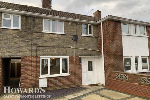 3 bedroom semi-detached house to rent, Brasenose Avenue, Great yarmouth