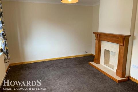 3 bedroom semi-detached house to rent, Brasenose Avenue, Great yarmouth