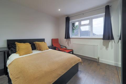 1 bedroom in a house share to rent, Sandymount Avenue, Stanmore HA7