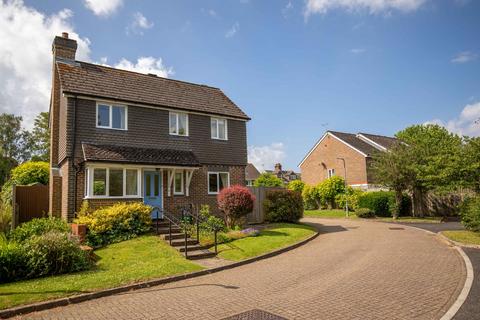 31 Medway Drive, Forest Row, RH18 5NU