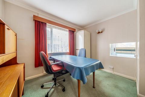 33 Commonfields, West End, Woking, GU24 9JA