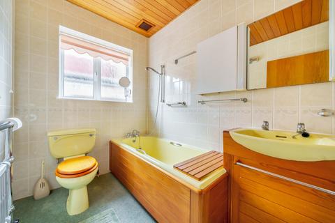 33 Commonfields, West End, Woking, GU24 9JA