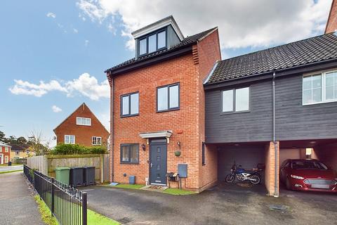 4 bedroom link detached house for sale, Charlock Road, Thetford