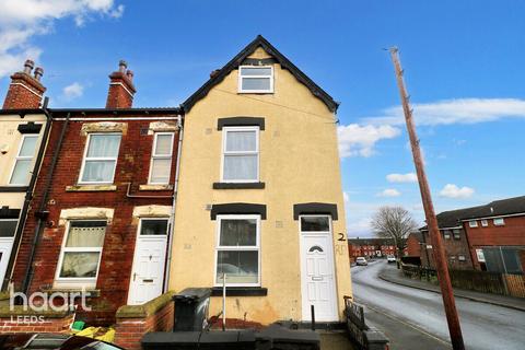 4 bedroom end of terrace house for sale, Roderick Street, Leeds