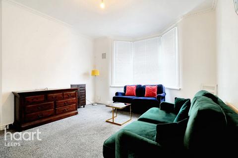 4 bedroom end of terrace house for sale, Roderick Street, Leeds