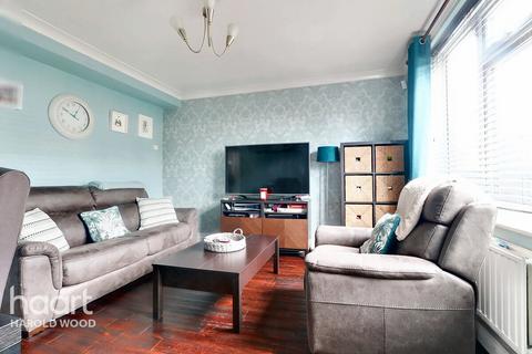 3 Charlbury Crescent, Romford, RM3 8YR